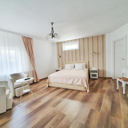 Tourist B&C Hotel Árgyasudvarhely Kültér fotó